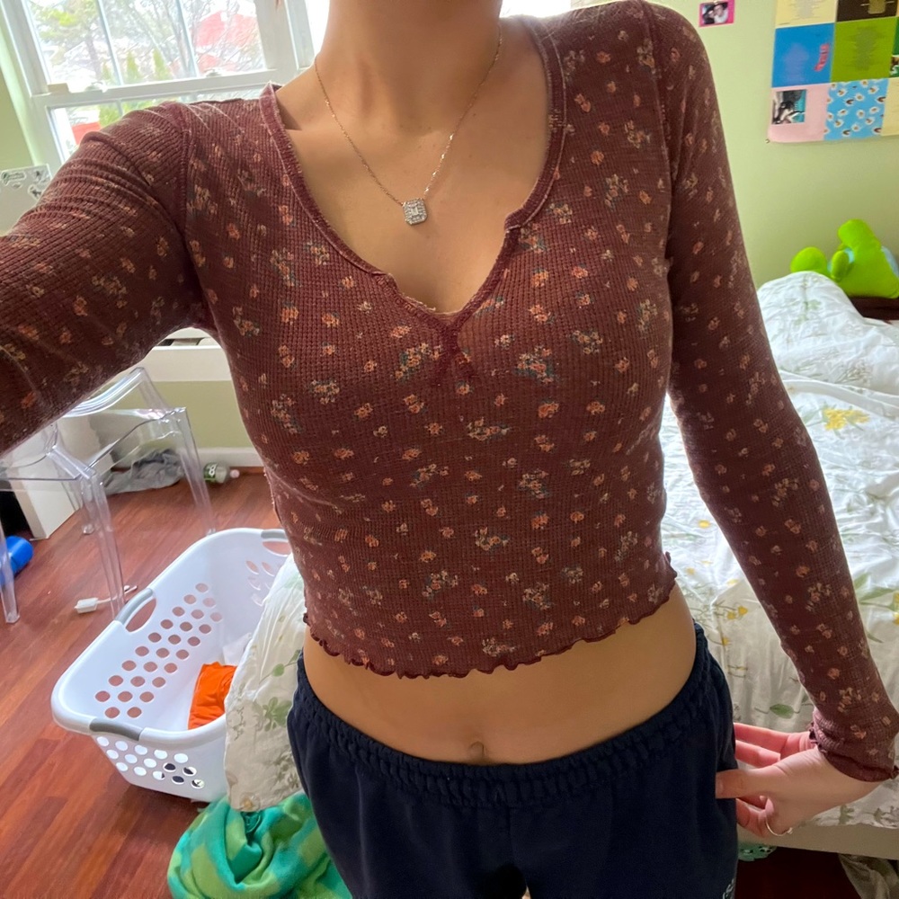 Floral patterned long sleeve crop top